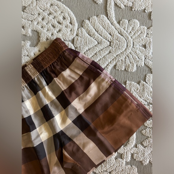 SILK CHECK BURBERRY SHORTS WOMENS Size 2 US - Picture 10 of 11
